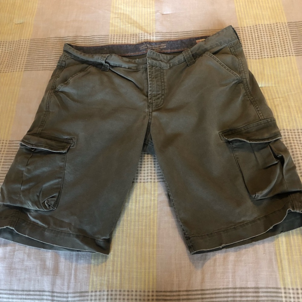 Men’s lucky brand cargo shorts “7”